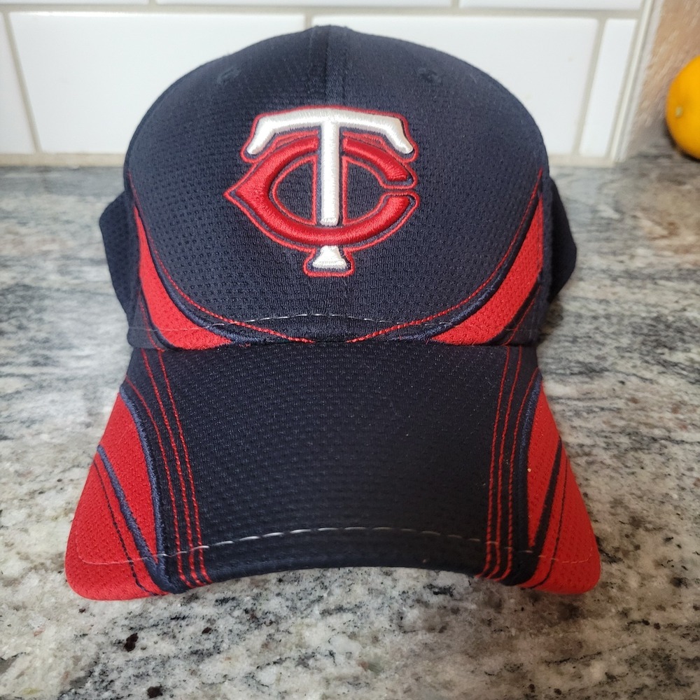 Minnesota Twins Hat Cap Mens Fitted SM/MED Blue Red  Baseball New Era -